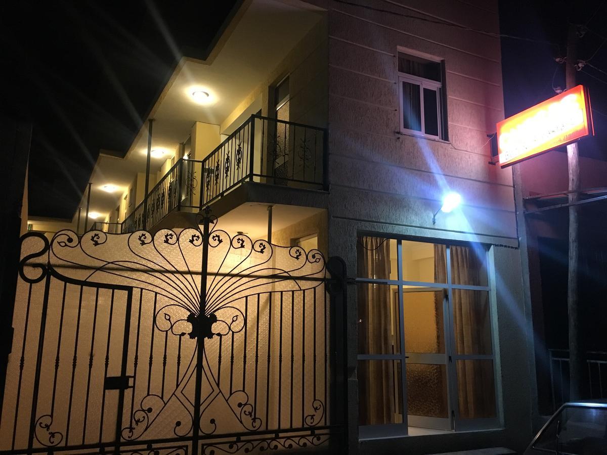 Cheers Bed & Breakfast Addis Ababa Exteriör bild